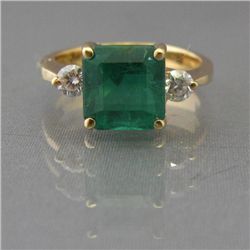 EMERALD & DIAMOND DRESS RING