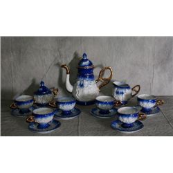 15 piece capodimonte style porcelain coffe set. Po