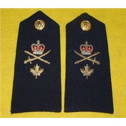 3037 - Canadian Brigadier General’s épaulettes, pair (left/right) for wear with “dress blues” QC.(le