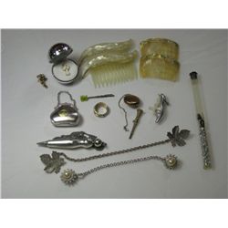 3115 - Lot: vintage hair combs, enamelled bobby pin, scarf ring, pair of sweater clasps, key chair, 