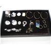 Image 1 : 4078 - Assortment: brooches, bracelets, bangle, key chain, etc.chain, etc.