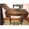 Image 1 : 1074 - Treadle Sewing Machine