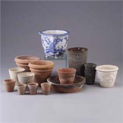 Fifteen assorted pieces; two ceramic planters, three metal planters, nine terra cotta planters, and
