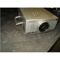 Sanyo PLC- XPI8N Projector