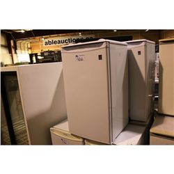 WHITE IGLOO BAR FRIDGE