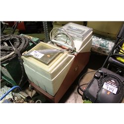 RED 2 BAY CARPET CLEANER