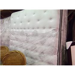 QUEEN SIZE PILLOW TOP MATRESS & BOX SPRING
