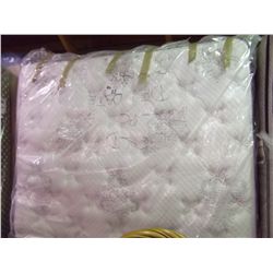 QUEEN SIZE PILLOW TOP MATRESS & BOX SPRING