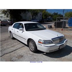 2003 - LINCOLN TOWN CAR