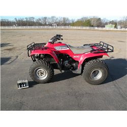 1993 Honda 300 Fourtrax 2x4 -needs new battery 478TE1405PA502627