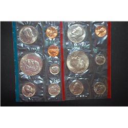 1974 US Mint Coin Set; P&D Mints; UNC; EST. $10-15