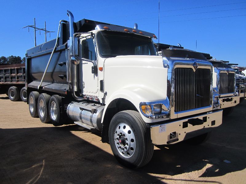 2006 INTERNATIONAL PAYSTAR 5900I TRI-AXLE DUMP