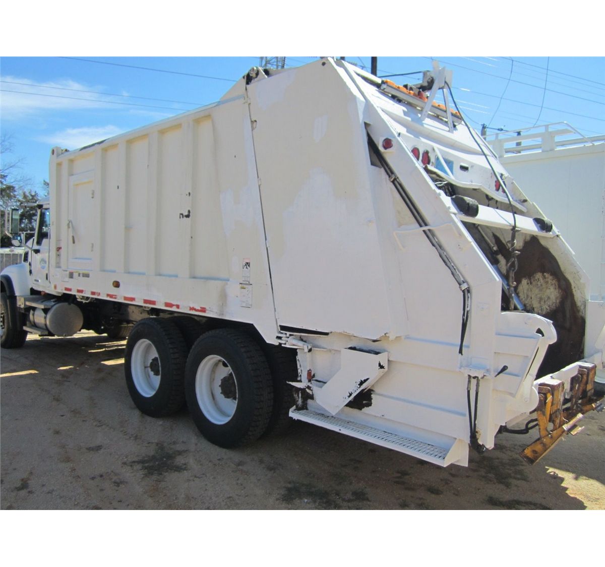 2005 MACK CV713 REAR LOADER GARBAGE TRUCK