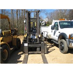 CAT DP30K FORKLIFT