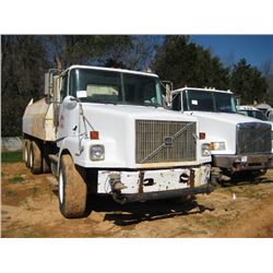 1998 VOLVO WG45T T/A WATER TRUCK