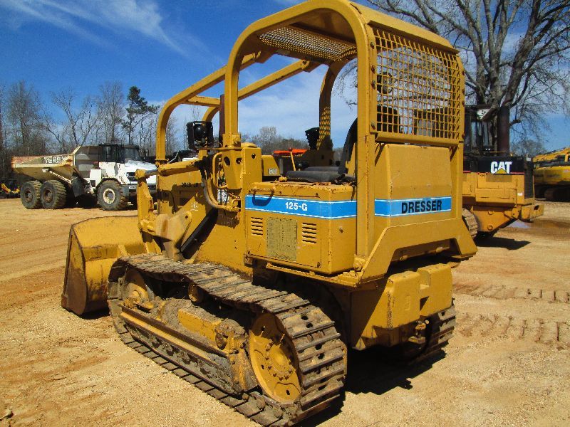 Dresser 125g Track Loader
