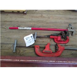 (1) LOT 3 PIPE CUTTER