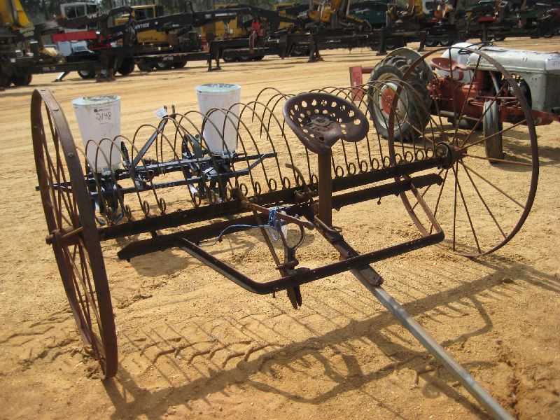 8' PULL TYPE HAY RAKE