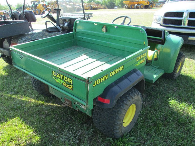 JOHN DEERE GATOR 4X2, S/N W004X2X061950, DUMP BED
