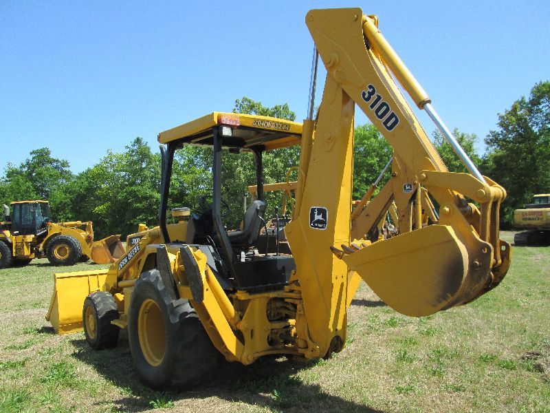JOHN DEERE 310D 4X4 LOADER BACKHOE, S/N 798154, GP BUCKET, 24" HOE