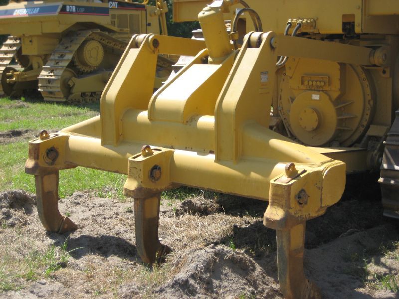 MULTI-SHANK RIPPER, S/N 1EH04268, FITS CAT D6T