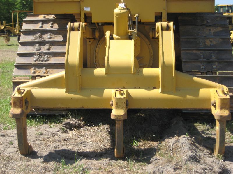 MULTI-SHANK RIPPER, S/N 1EH04268, FITS CAT D6T
