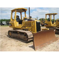CAT D4G XL CRAWLER TRACTOR, S/N HYD00928 (04 YR) 6 WAY BLADE, 18" SBG, CANOPY, METER READING 7,717 H