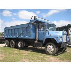 1986 MACK DM685S TRI-AXLE DUMP, S/N 1M2B120C9GA058636, 237 MACK DIESEL ENG, 5 SPD TRANS, HARDEE DUMP