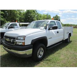 2005 CHEVROLET 2500 HD EXTENDED CAB SERVICE TRUCK, S/N 1GCHC29U15E246545, V8 GAS, A/T, P/S, A/C, KNA