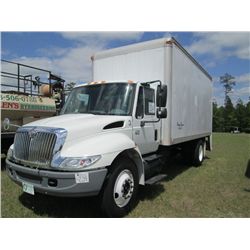 2002 INTERNATIONAL 4300 VAN TRUCK, S/N 1HTMMAAM02H522406, DT466 DIESEL ENG, A/T, P/S, A/C, 17.5K REA