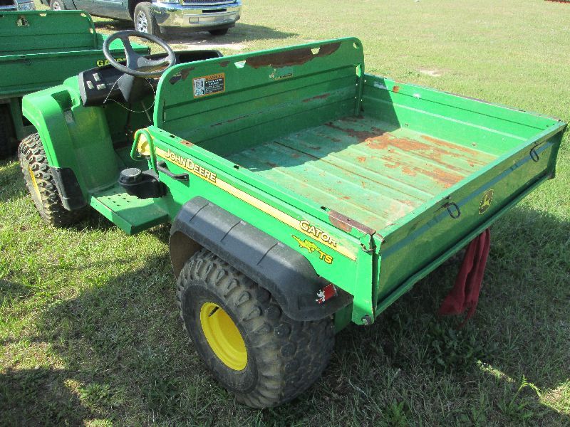 JOHN DEERE GATOR TS 4X2, S/N W04X25D012917, DUMP BED, METER READING