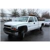 Image 1 : 2002 WHITE CHEVROLET SILVERADO 2500 HD 2 DR PU