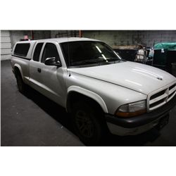 2003 WHITE DODGE DAKOTA 2DR PU 175,492KM GAS 3.9L