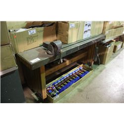 MOBILE WORK BENCH WITH VISE