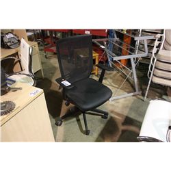 BLACK MESH BACK OFFICE CHAIR