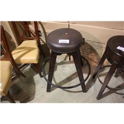 BROWN LEATHER TOP SWIVEL BAR STOOL