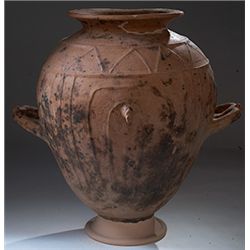 Vases. Villanovan impasto-ware stamnoid olla. Circa early 7th century BC.  D/ The body with ribs and