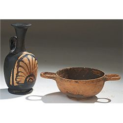 Vases. Two Italic vessels. Circa 4th century BC.  D/ Cup-skyphos, twin handles, traces of black glaz