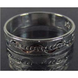 2497 - STERLING SILVER CARVED EMBROIDERY RING SIZE 10.25