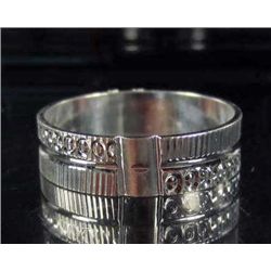 1772 - STERLING SILVER CARVED EMBROIDERY RING SIZE 6.5