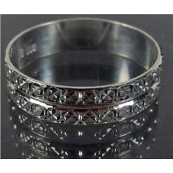 2466 - STERLING SILVER CARVED EMBROIDERY RING SIZE 8