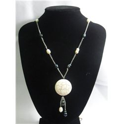 155CTW HOWLITE WITH BLACK AND WHITE