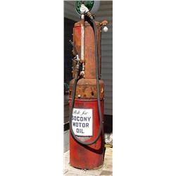 Lot 023: Gilbert & Barker Previsible Gas Pump