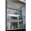 Image 5 : Lot 026: Mobil Lighted Display Case