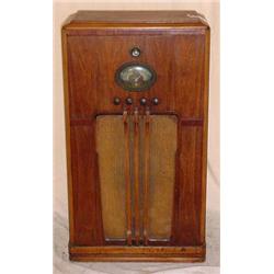 Lot 226: Wards Airline Radio Model 62-307 Console Radio