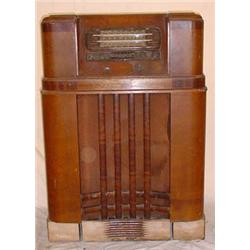 Lot 229: Wards Airline Series 2A57 Console Radio