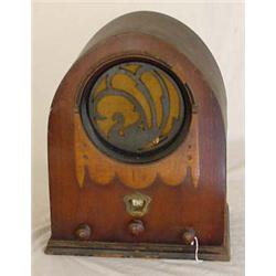 Lot 238: Jackson Bell Cathedral Style Table Radio