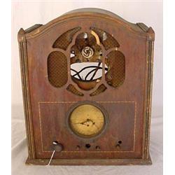 Lot 239: Wards Airline Superheterodyne Table Top Radio