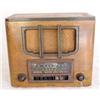 Image 1 : Lot 244: RCA Victor Model 96T2 Table Top Duel Band Radio