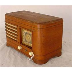 Lot 248: Crosley American Overseas Table Top Radio